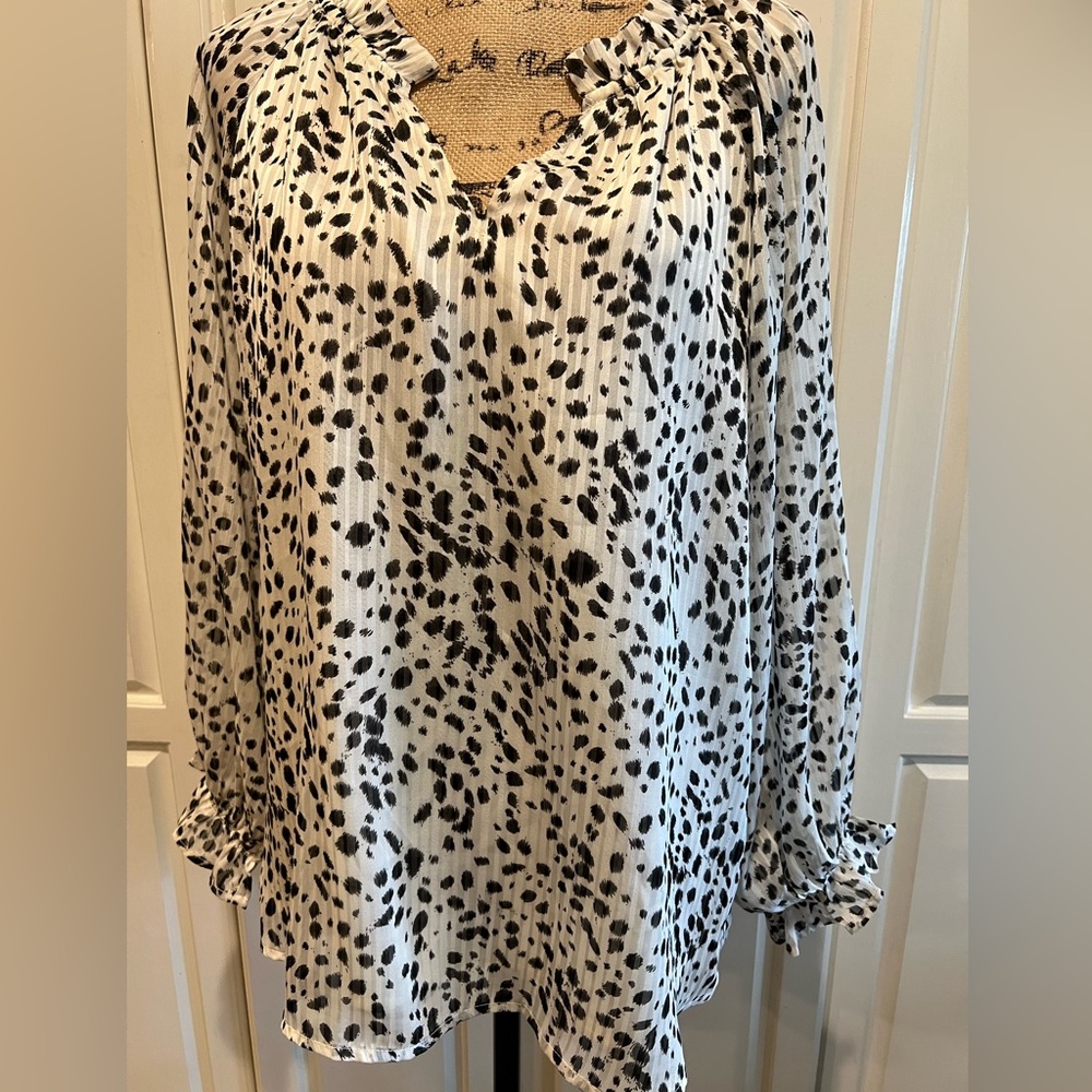 Jade Sz L white and black l/s top